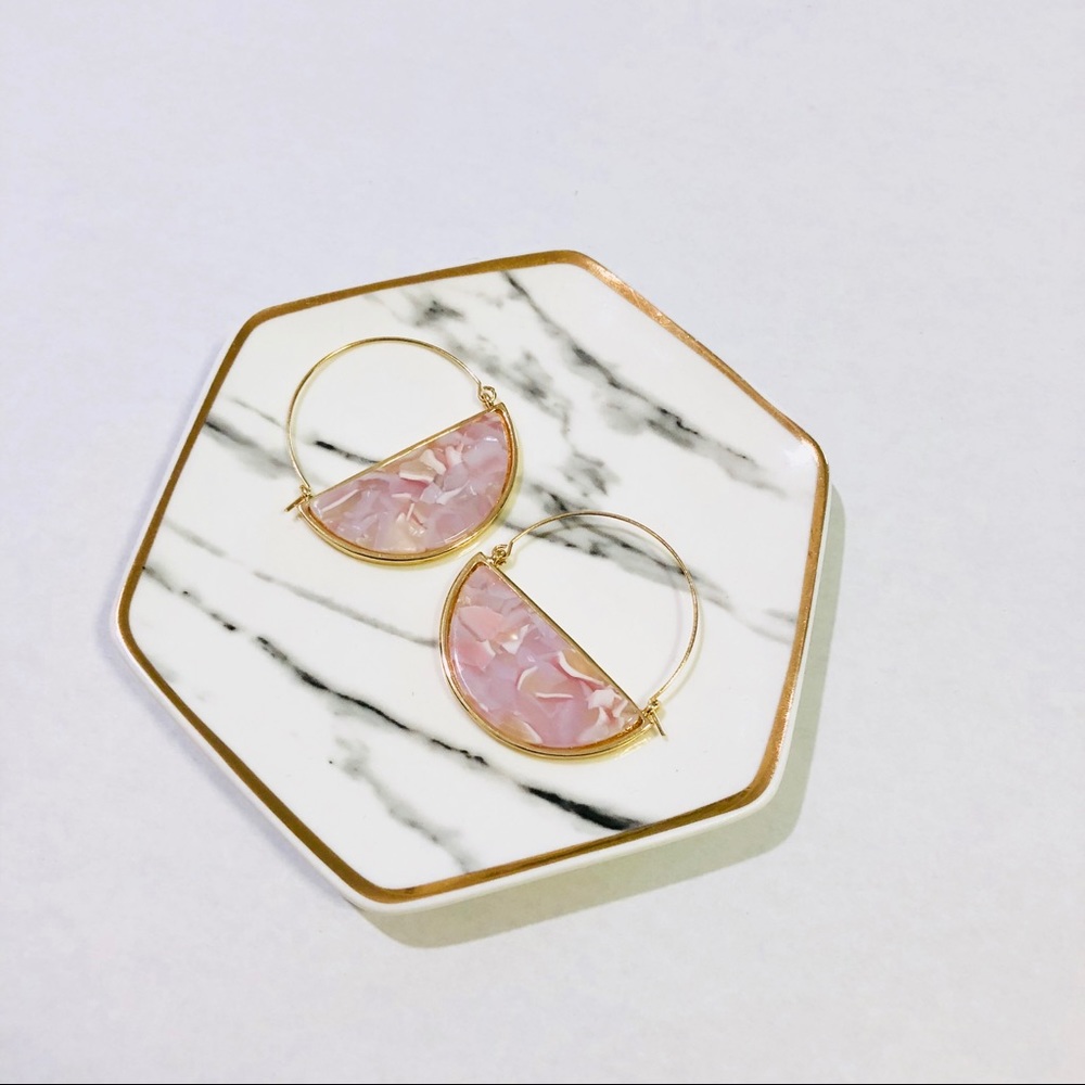 JENNY HALF CIRCLE HOOP DROP PINK PEARL EARRINGS - Picture 3 of 5